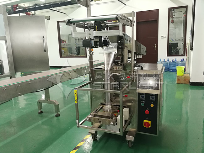 螺絲釘全自動包裝機(jī)整機(jī)廠房內(nèi)實(shí)拍